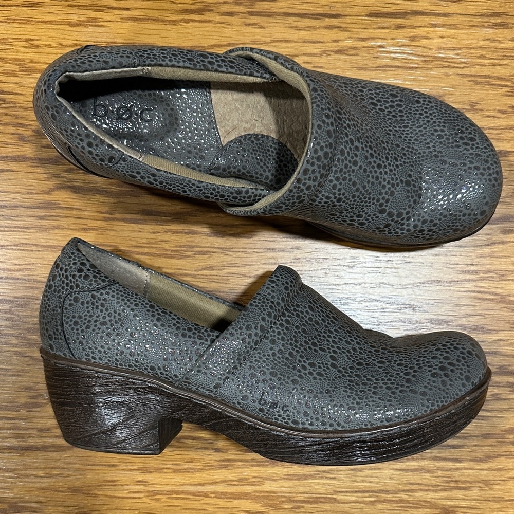 *BOC* Gray Textured Clogs Size 9.5